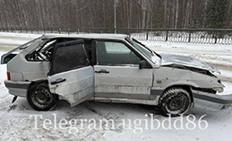 В Ханты-Мансийске начинающий водитель не справился с управлением