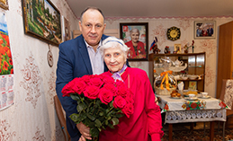 Максим Ряшин поздравил с 97-летием ветерана ВОВ Нину Панову
