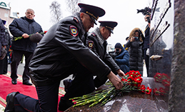 В Ханты-Мансийске установили обелиск в память погибших сотрудников ОВД