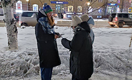 В Ханты-Мансийске прошла Всероссийская уличная акция #ДарюТепло
