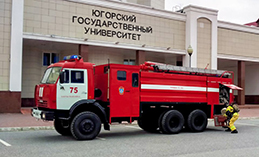 Пожарные Ханты-Мансийска потушили условный огонь в ЮГУ