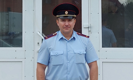 В Ханты-Мансийске росгвардеец потушил горящую иномарку