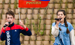  В Археопарке Ханты-Мансийска в День города прозвучал гимн России