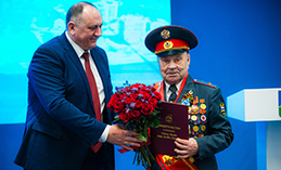Максим Ряшин вручил награды выдающимся жителям