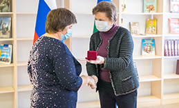 Наталья Комарова наградила жителей пос. Луговской Ханты-Мансийского района