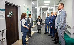 Кандидаты предварительного голосования встречаются с избирателями