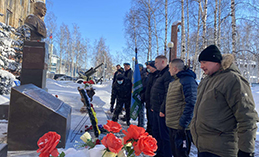 Хантымансийцы почтили память десантников, погибших в бою у высоты 776