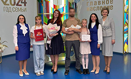 В столице Югры торжественно зарегистрировали родившихся в День России