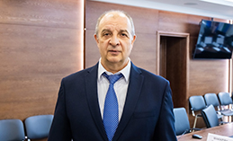 Константин Пенчуков поздравляет хантымансийцев с Днём Победы