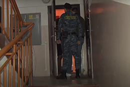 Поквартирный рейд судебных приставов