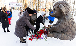 Хантымансийцы вышли на митинг в поддержку погибших в теракте в Донецке