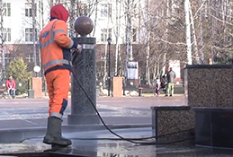 Обработка центральной площади и городских парков