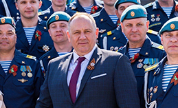 Максим Ряшин поздравляет земляков с Днём Победы