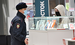 В Ханты-Мансийске проверили соблюдение антиковидных мер в ТЦ