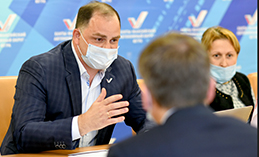 Общественники и власти обсудили установку дополнительных контейнеров для мусора в микрорайоне «Восточный»