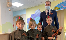 В Ханты-Мансийске продолжается акция «Георгиевская ленточка»