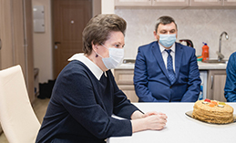 Наталья Комарова оценила условия жизни студентов в жилом комплексе «Ладья» 