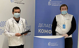 Волонтёры рассказывают хантымансийцам о голосовании за благоустройство