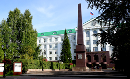 Наталья Комарова наградила хантымансийцев за добросовестную работу