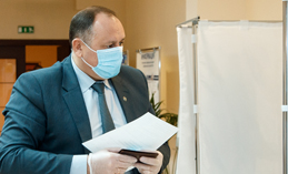 Глава Ханты-Мансийска сегодня проголосовал в КДЦ «Октябрь»
