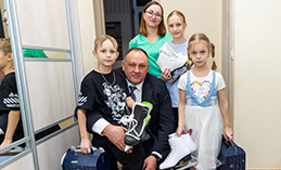 Максим Ряшин исполнил новогодние желания детей мобилизованных