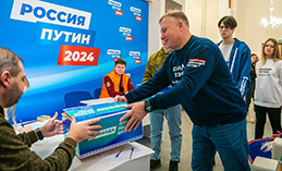 Югра передала партию подписей в поддержку самовыдвижения Владимира Путина