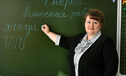 Школьники «мамой» называют. Учитель – о детях, «обнимашках» и играх