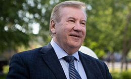 Борис Хохряков поздравил югорчан с Днём Победы