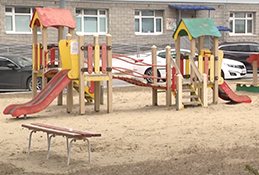 Проверка детской площадки на ул. Коминтерна, 8
