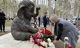 В Ханты-Мансийске почтили память жертв казанской трагедии