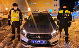 Полицейские помогли хантымансийцу, у которого сломалась машина