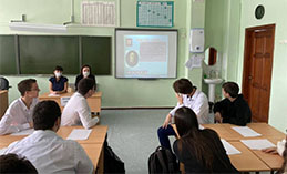 Единороссы Югры помогли школьникам провести каникулы с пользой