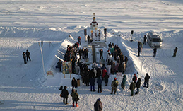 Югорчанам напомнили правила безопасности при крещенских купаниях