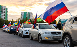Авто и мотопробег в честь Дня флага России прошёл в Ханты-Мансийске