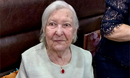 Единороссы поздравили жительницу Ханты-Мансийска со 100-летием