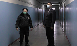 Общественник посетил изолятор временного содержания в Ханты-Мансийске