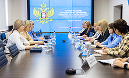 Семья – основа счастья. Каждому ребёнку нужен дом и мама с папой