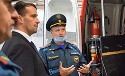 Сенатор Эдуард Исаков посетил пожарную часть в Ханты-Мансийске