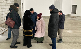 Партийный десант оценил ход строительства второго корпуса гимназии