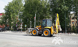 В Ханты-Мансийске продолжают ремонтировать дороги