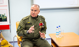 Ханты-Мансийск посетил Герой Российской Федерации Александр Головашкин