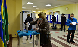 Общественные наблюдатели следят за легитимностью выборов в столице Югры