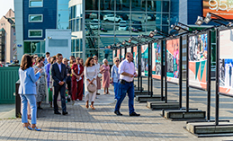 Выставка «Культурный мост» открылась в Ханты-Мансийске