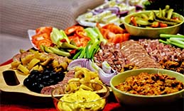 Не жалейте продукты. Как не отравиться в праздники?