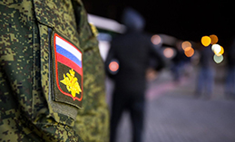 В РФ установили выплаты заключившим контракт с МО лицам без гражданства