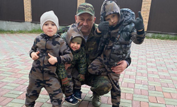 Максим Ряшин поздравил хантымансийцев с Днём отца