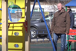 Депутаты проверили детскую площадку
