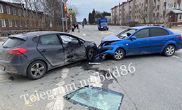 В Ханты-Мансийске автоледи спровоцировала дорожную аварию