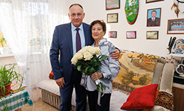 Максим Ряшин поздравил Ларису Шаповалову с 85-летним юбилеем