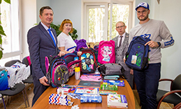 Единороссы помогают детям подготовиться к школе 